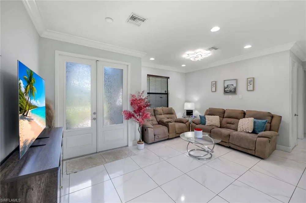 543 20th Street SE Naples, FL 34117
