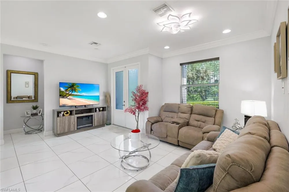 543 20th Street SE Naples, FL 34117
