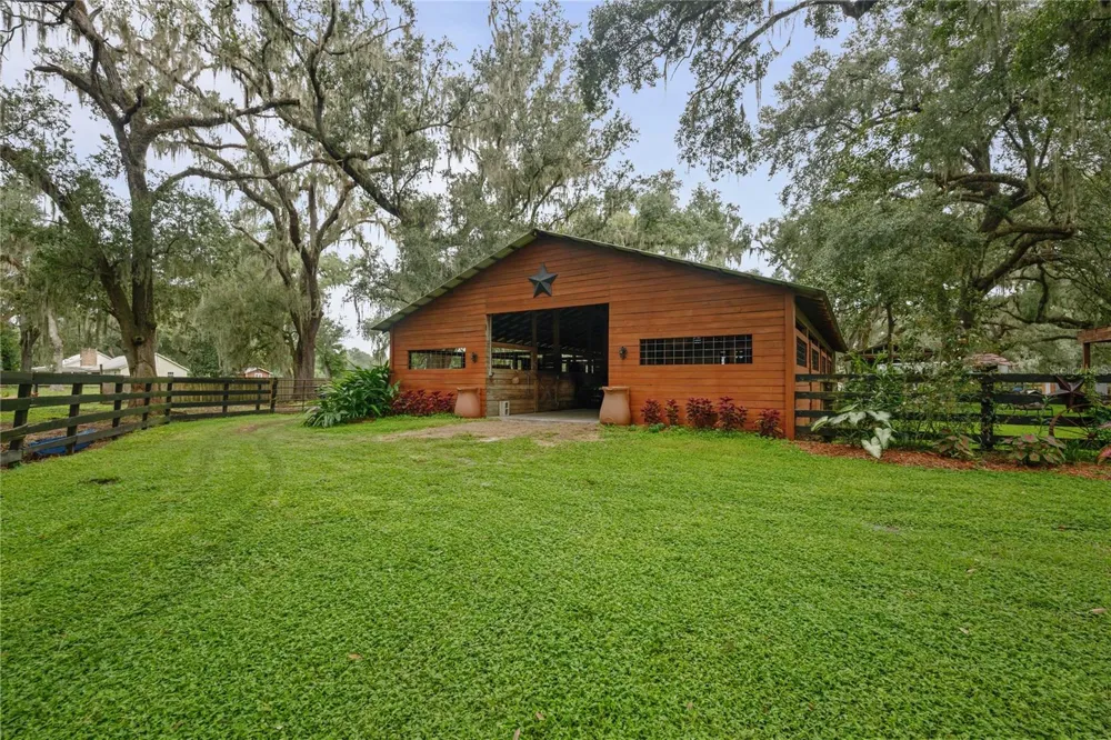 4457 CR 542H Bushnell, FL 33513