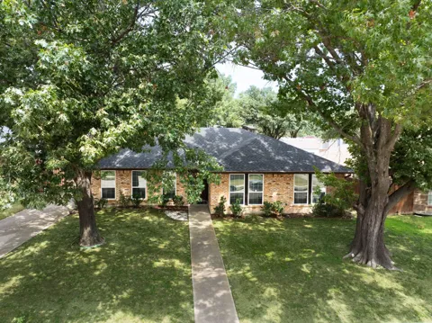 5505 Edgewater Circle