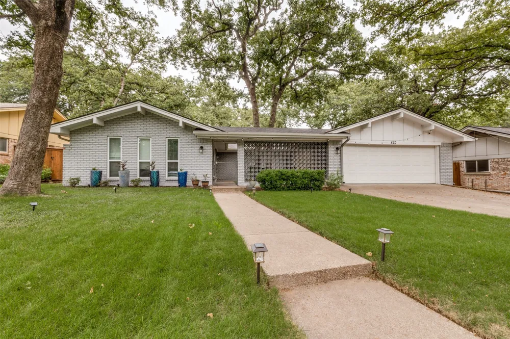 824 Wheelwood Drive Hurst, TX 76053