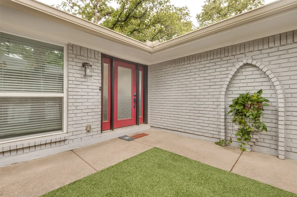 824 Wheelwood Drive Hurst, TX 76053
