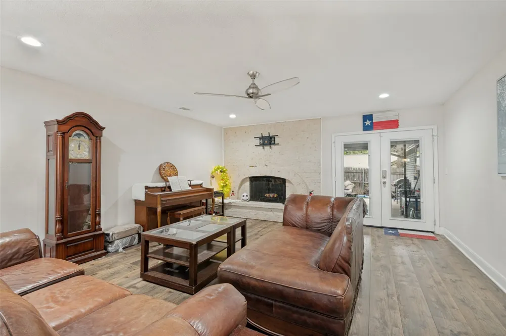 824 Wheelwood Drive Hurst, TX 76053