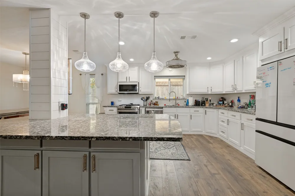 824 Wheelwood Drive Hurst, TX 76053
