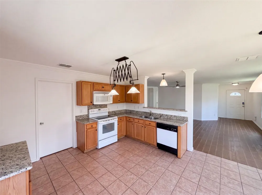 6200 St James Place Denton, TX 76210