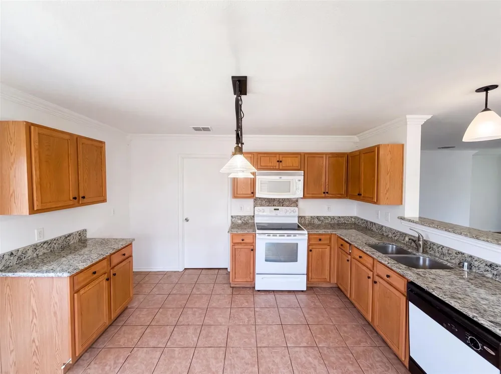 6200 St James Place Denton, TX 76210