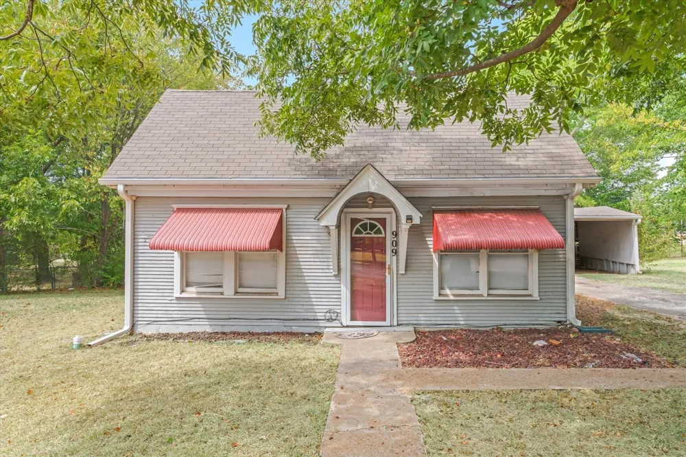 909 N Naid Street Grand Saline, TX 75140