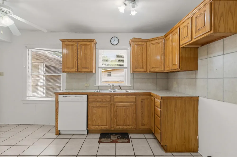 909 N Naid Street Grand Saline, TX 75140