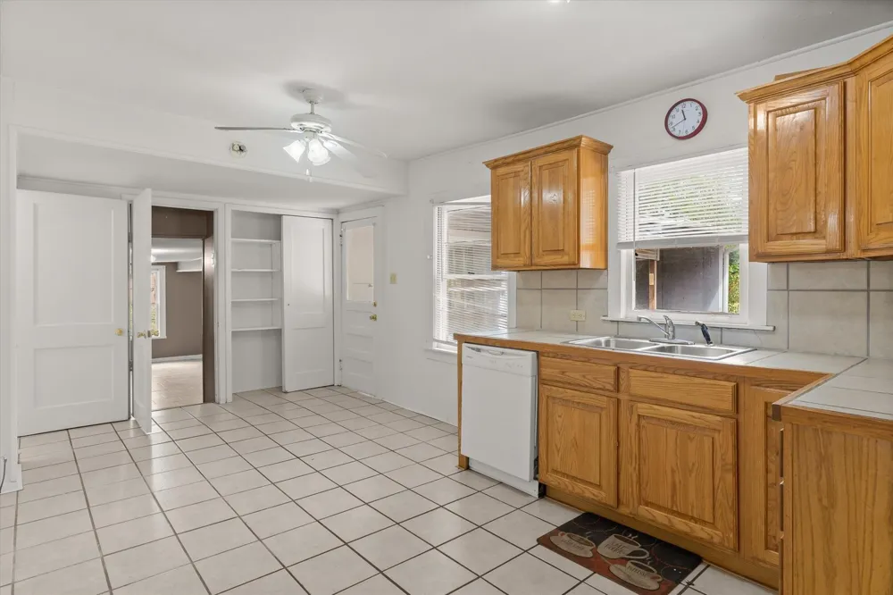 909 N Naid Street Grand Saline, TX 75140