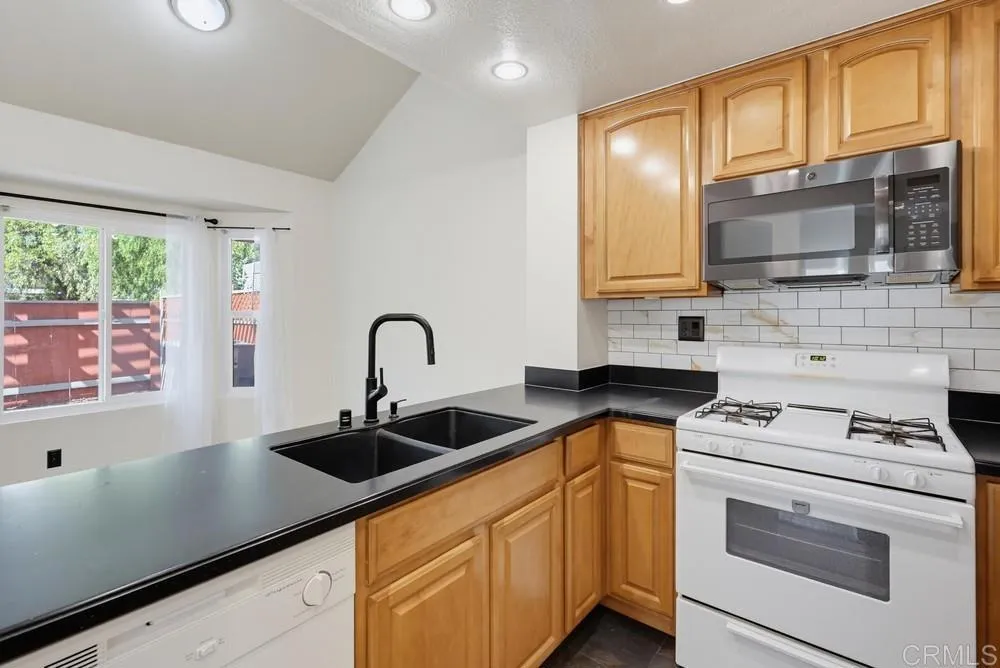 1881 MANZANA WAY San Diego, CA 92139