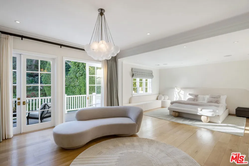 9135 Hazen Drive Beverly Hills, CA 90210
