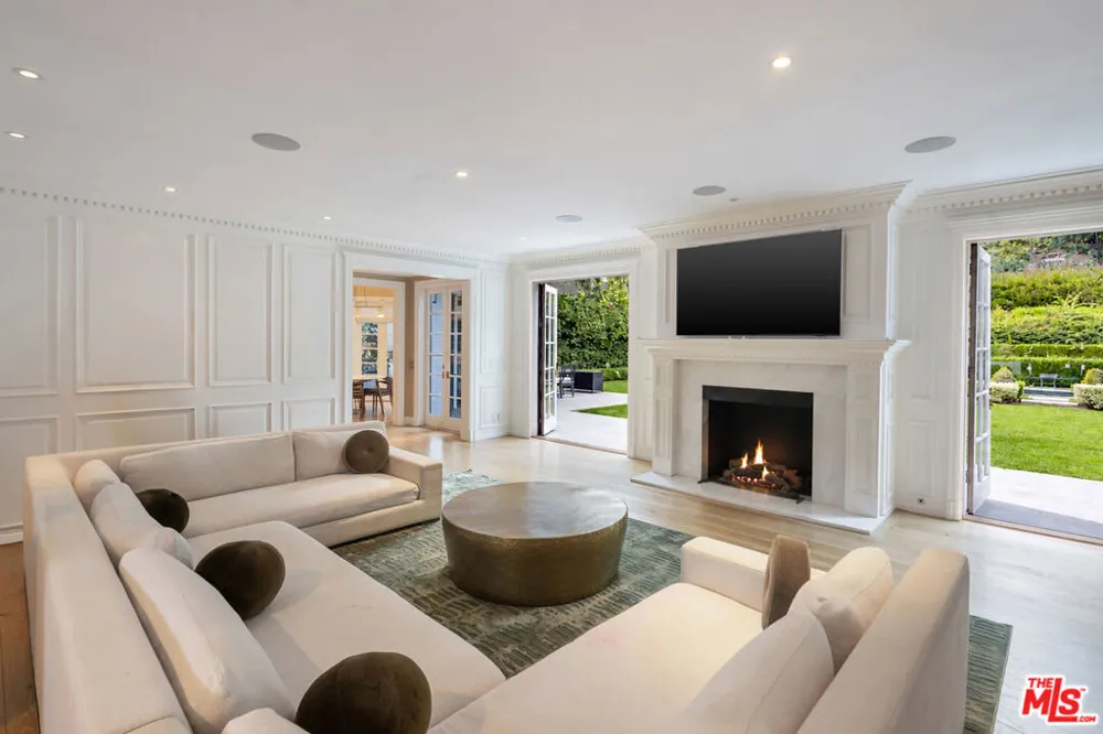 9135 Hazen Drive Beverly Hills, CA 90210
