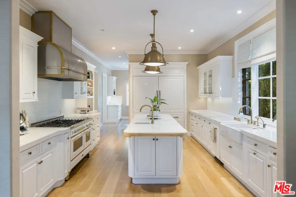 9135 Hazen Drive Beverly Hills, CA 90210