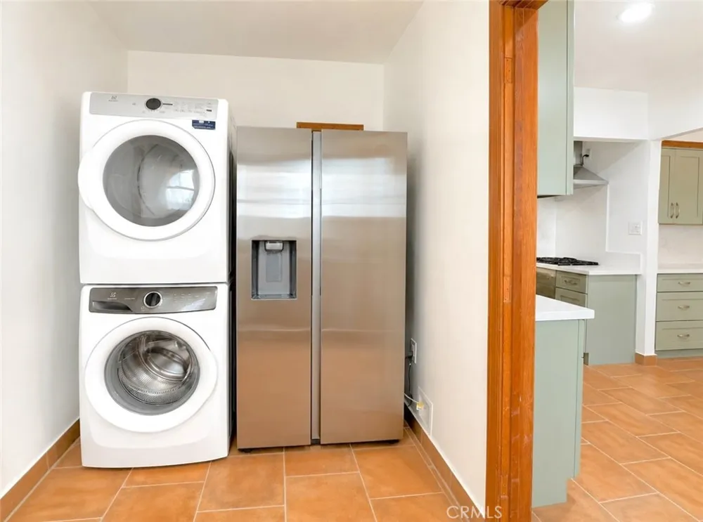 6622 W 6th Los Angeles, CA 90048