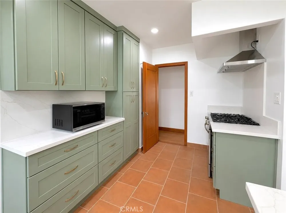 6622 W 6th Los Angeles, CA 90048