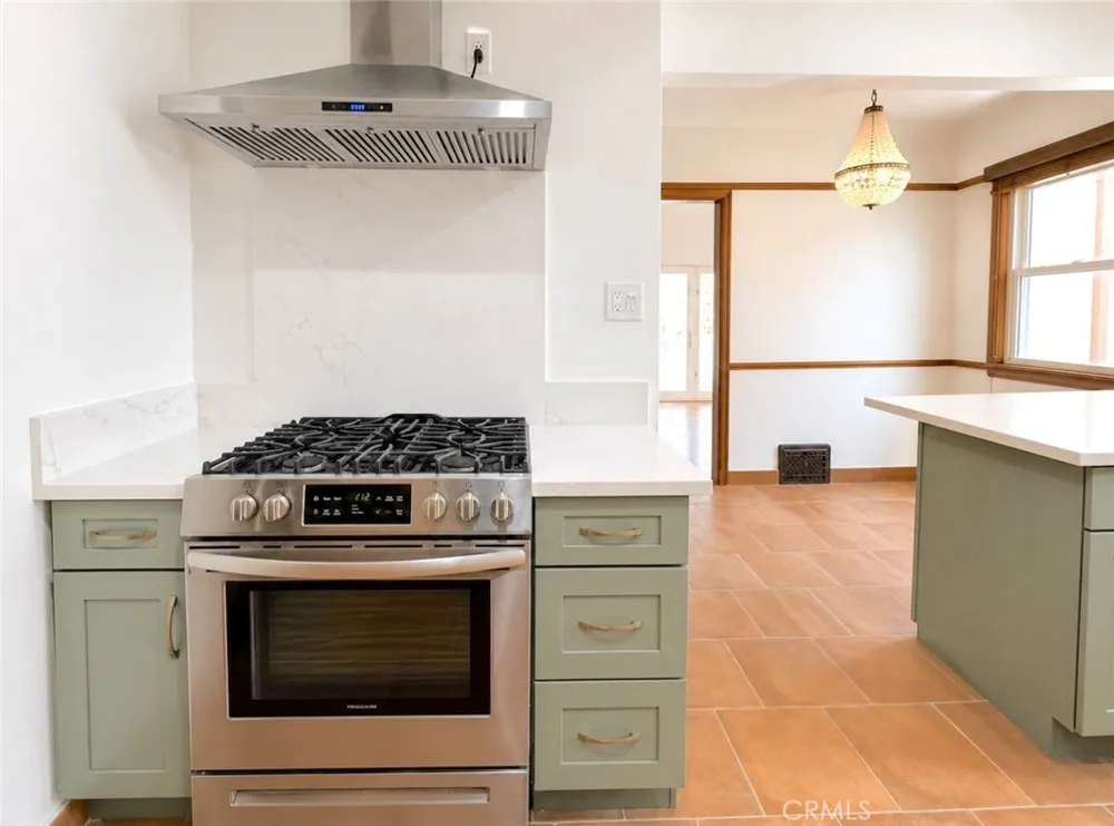 6622 W 6th Los Angeles, CA 90048