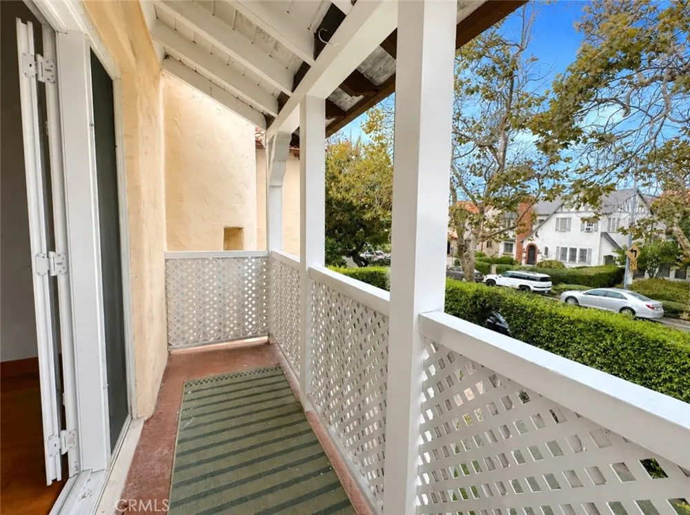 6622 W 6th Los Angeles, CA 90048