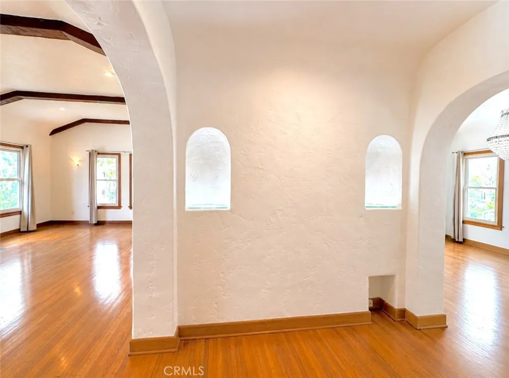 6622 W 6th Los Angeles, CA 90048