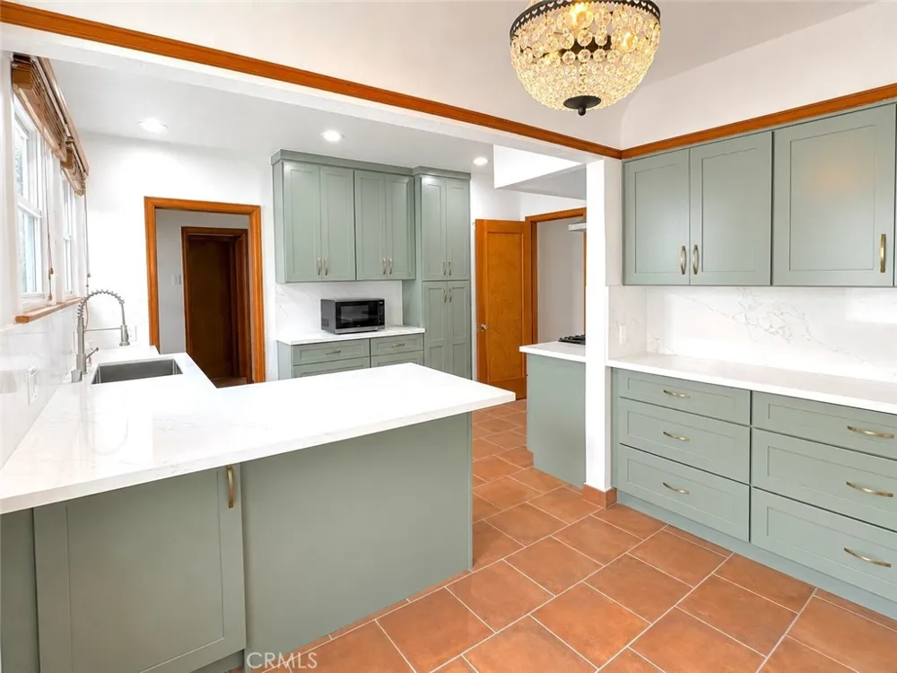 6622 W 6th Los Angeles, CA 90048