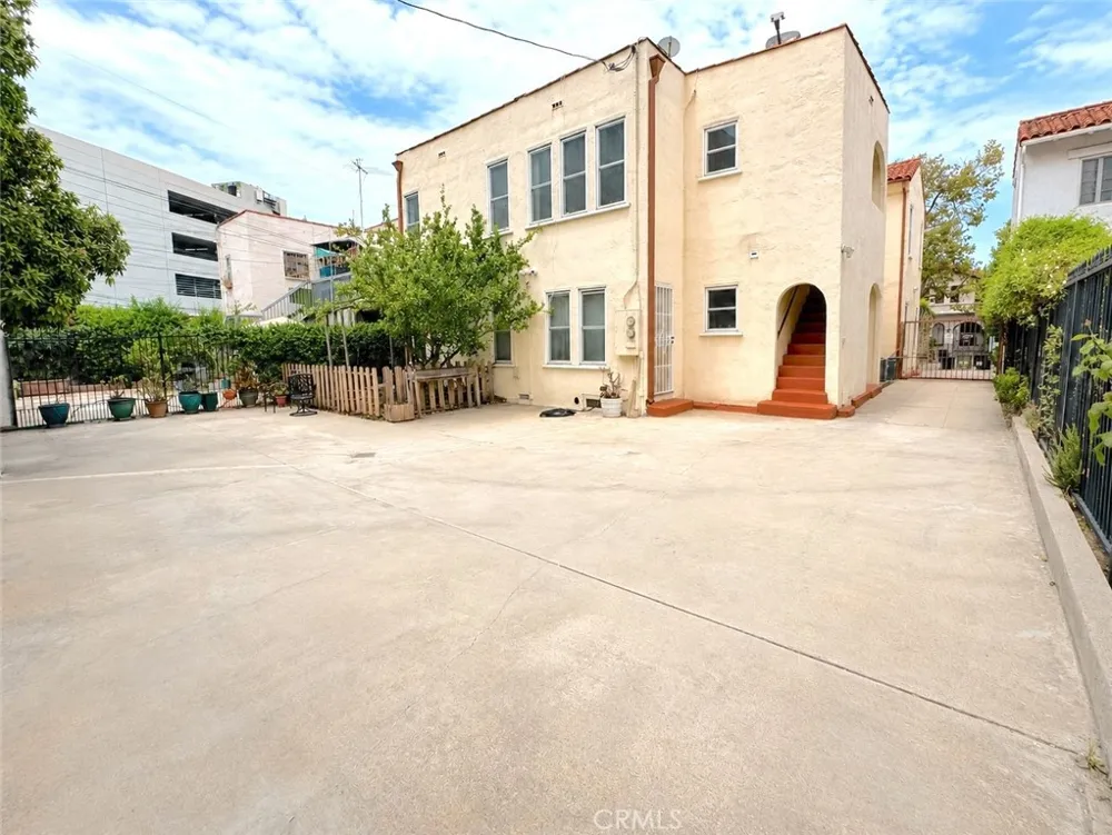 6622 W 6th Los Angeles, CA 90048