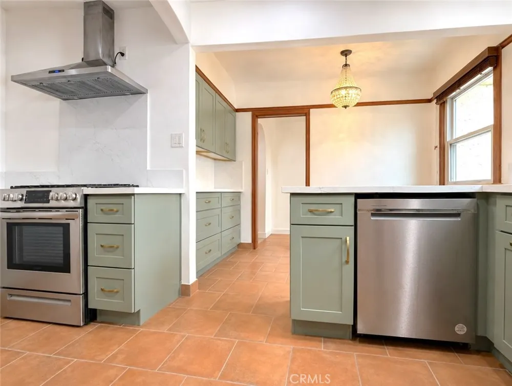 6622 W 6th Los Angeles, CA 90048