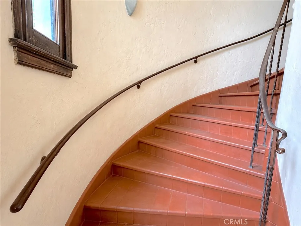 6622 W 6th Los Angeles, CA 90048