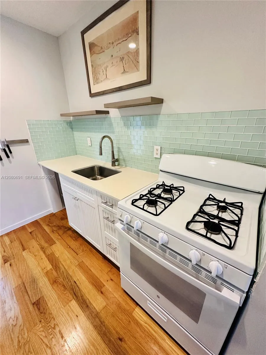 745 13th St #17 Miami Beach, FL 33139