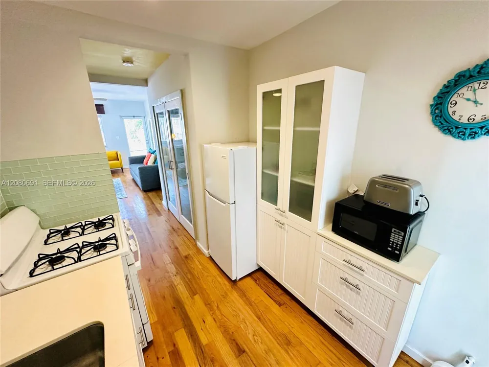 745 13th St #17 Miami Beach, FL 33139