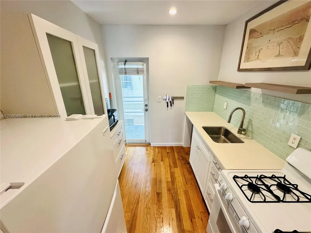 745 13th St #17 Miami Beach, FL 33139