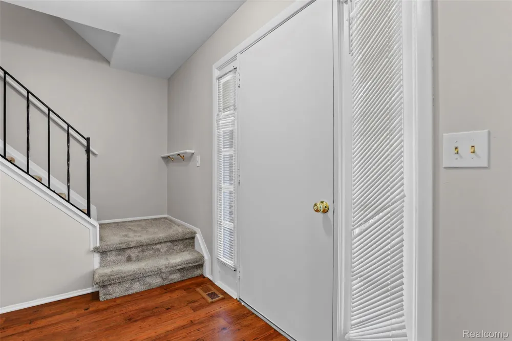 8167 Sandpiper Street Canton Charter Township, MI 48187