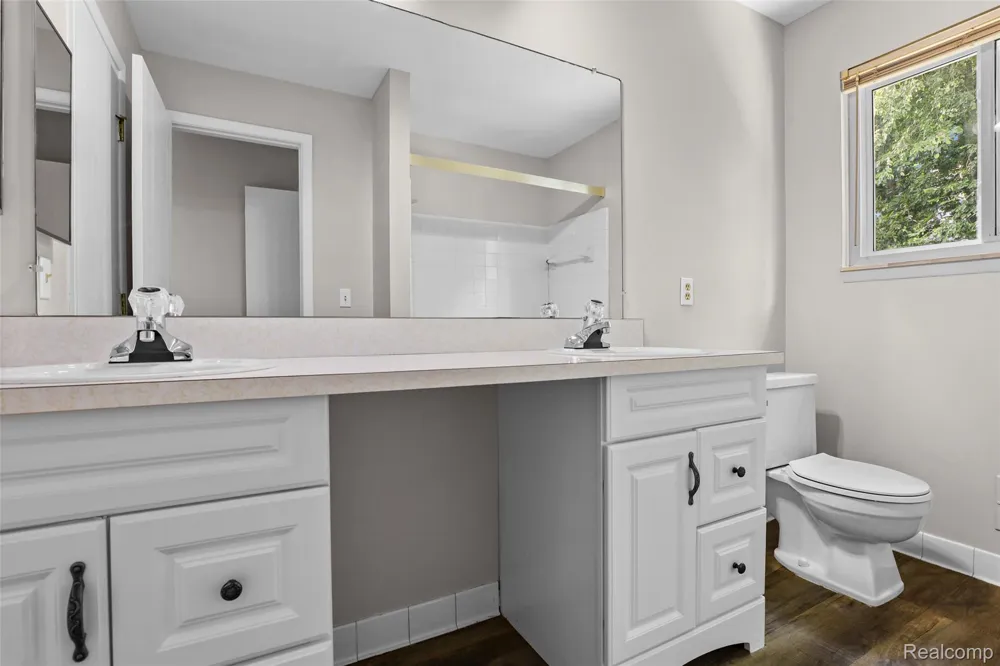 8167 Sandpiper Street Canton Charter Township, MI 48187