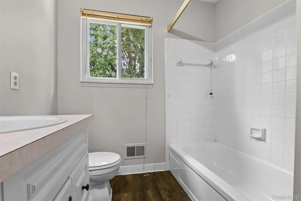 8167 Sandpiper Street Canton Charter Township, MI 48187