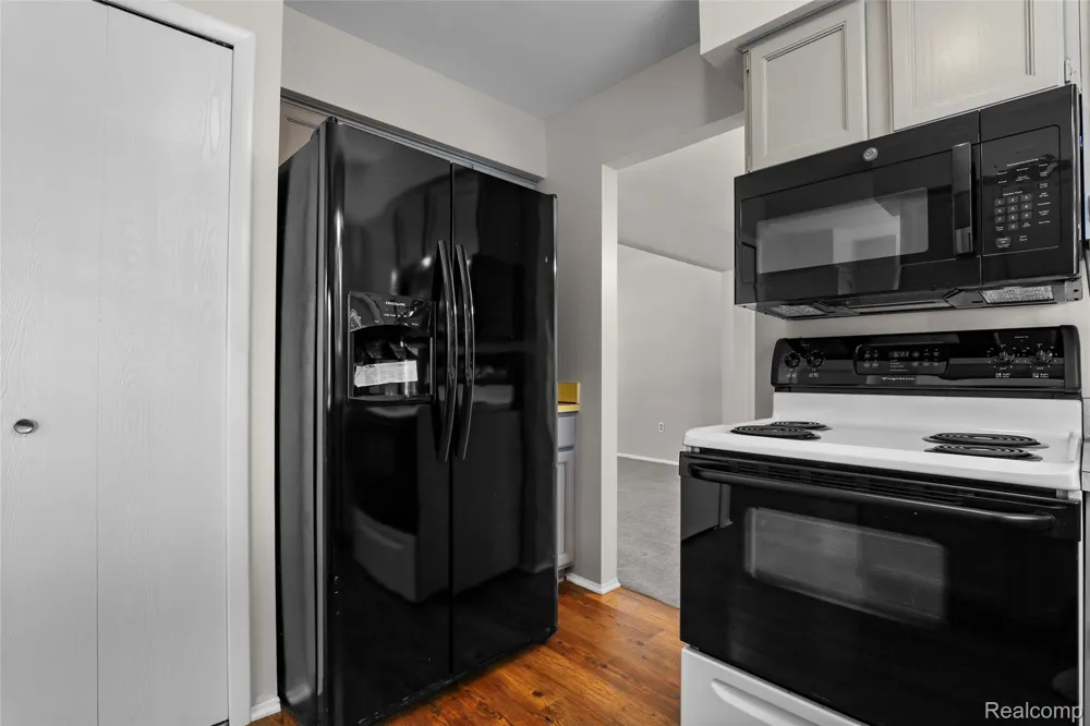 8167 Sandpiper Street Canton Charter Township, MI 48187