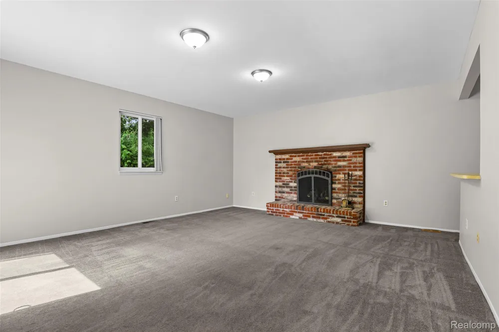 8167 Sandpiper Street Canton Charter Township, MI 48187