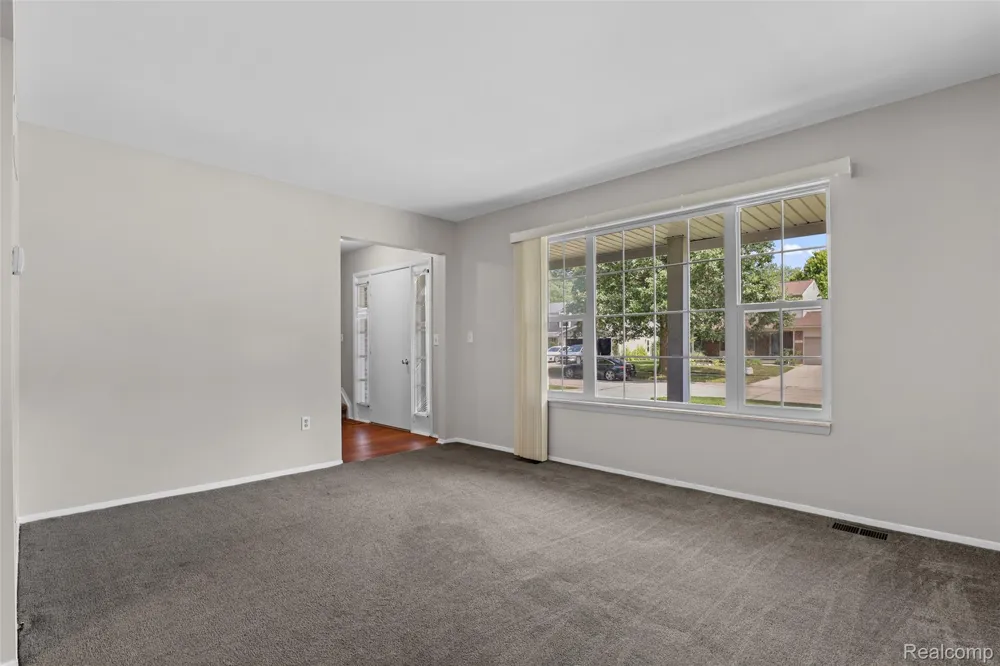 8167 Sandpiper Street Canton Charter Township, MI 48187