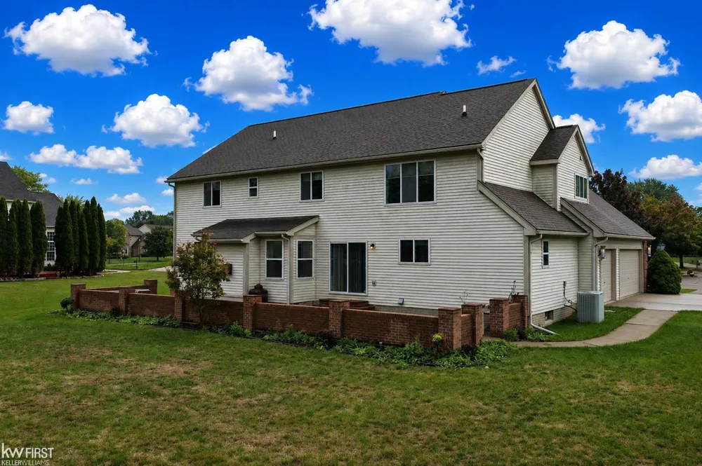 2295 Hidden Forest Drive Grand Blanc Charter Township, MI 48439