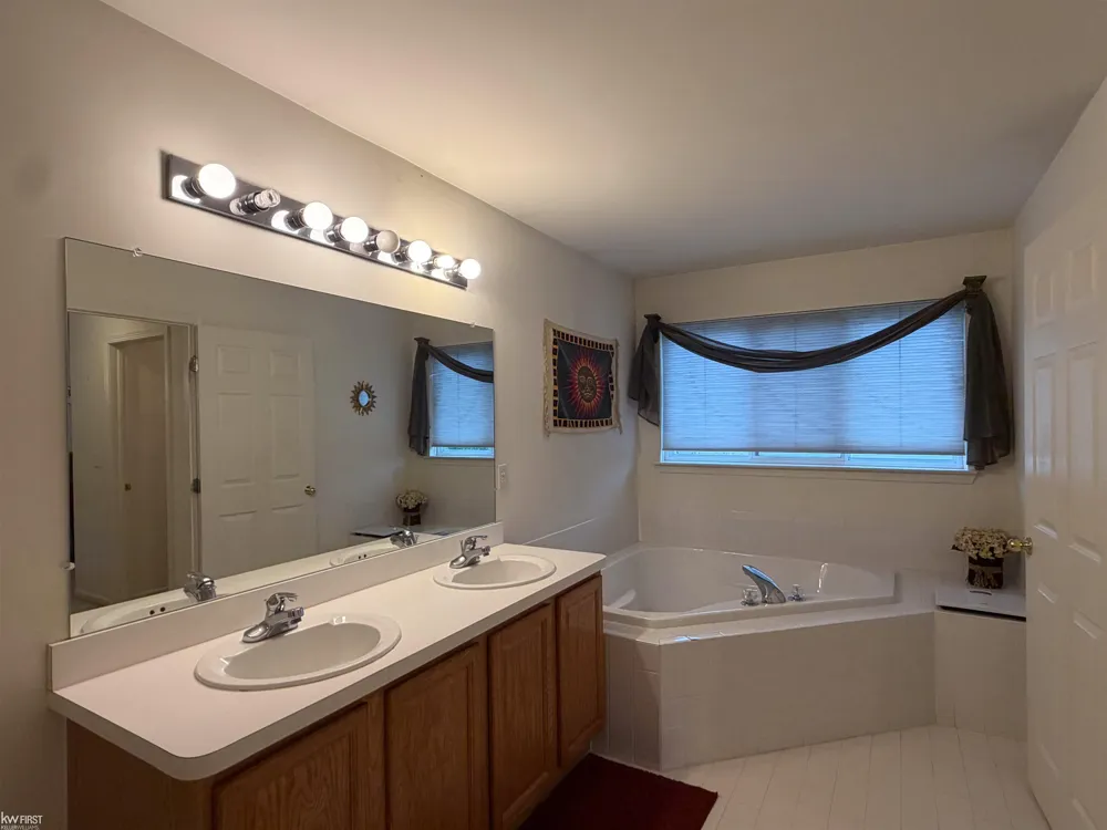 2295 Hidden Forest Drive Grand Blanc Charter Township, MI 48439