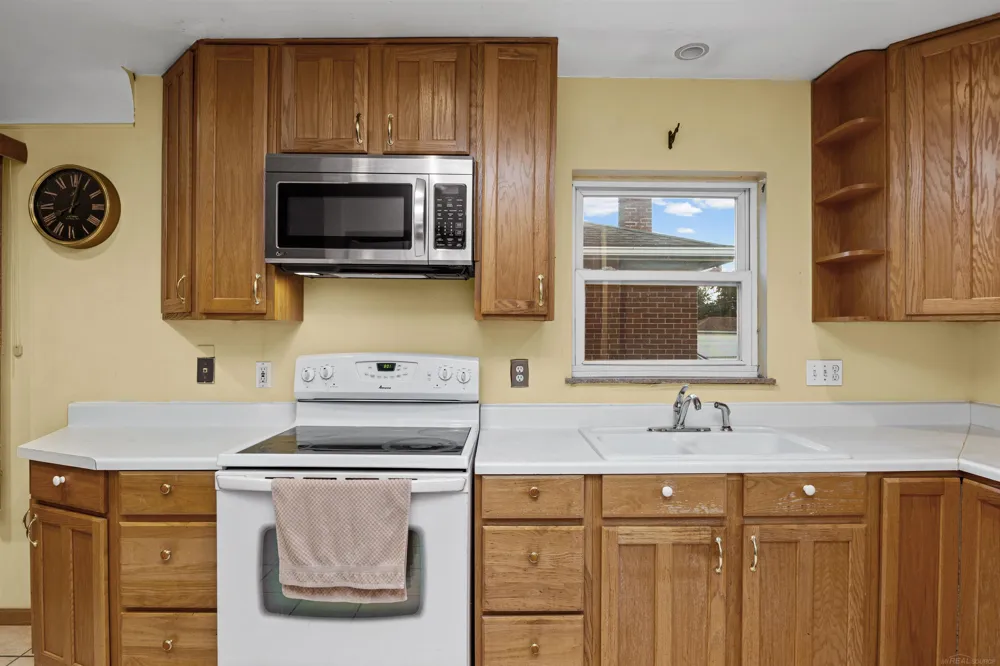 19708 California Street St Clair Shores City, MI 48080