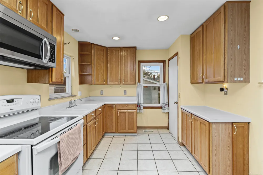 19708 California Street St Clair Shores City, MI 48080
