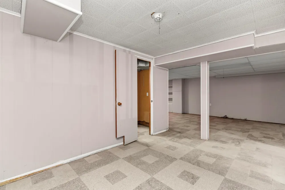 19708 California Street St Clair Shores City, MI 48080