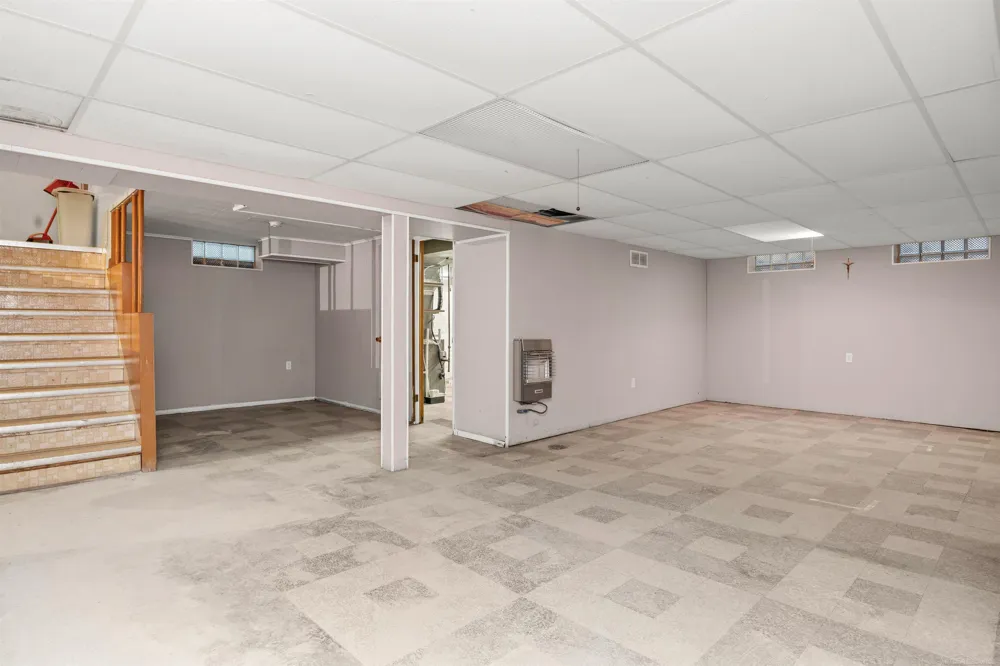 19708 California Street St Clair Shores City, MI 48080