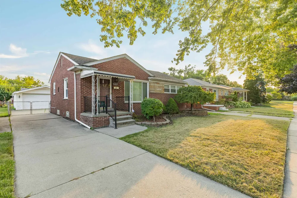 19708 California Street St Clair Shores City, MI 48080