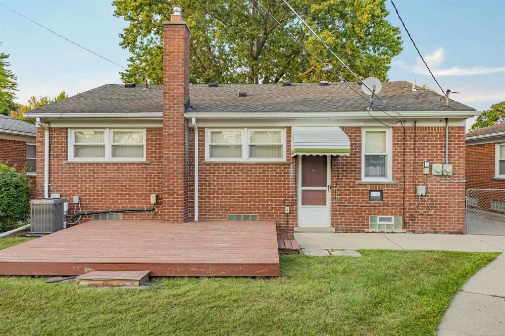 19708 California Street St Clair Shores City, MI 48080