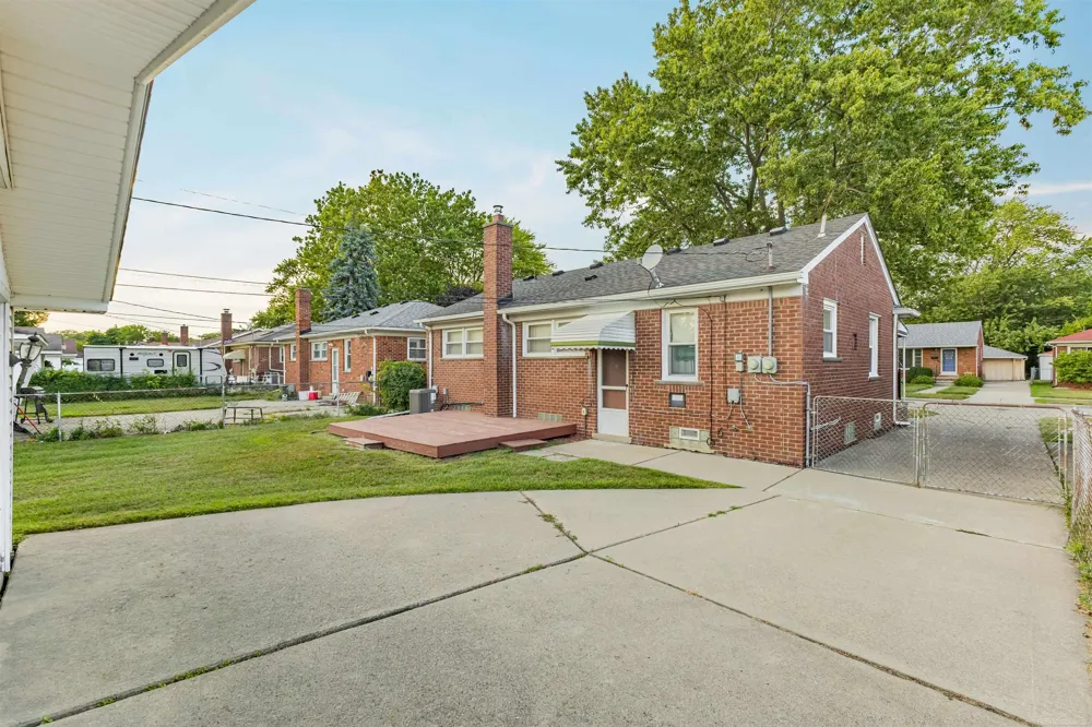 19708 California Street St Clair Shores City, MI 48080