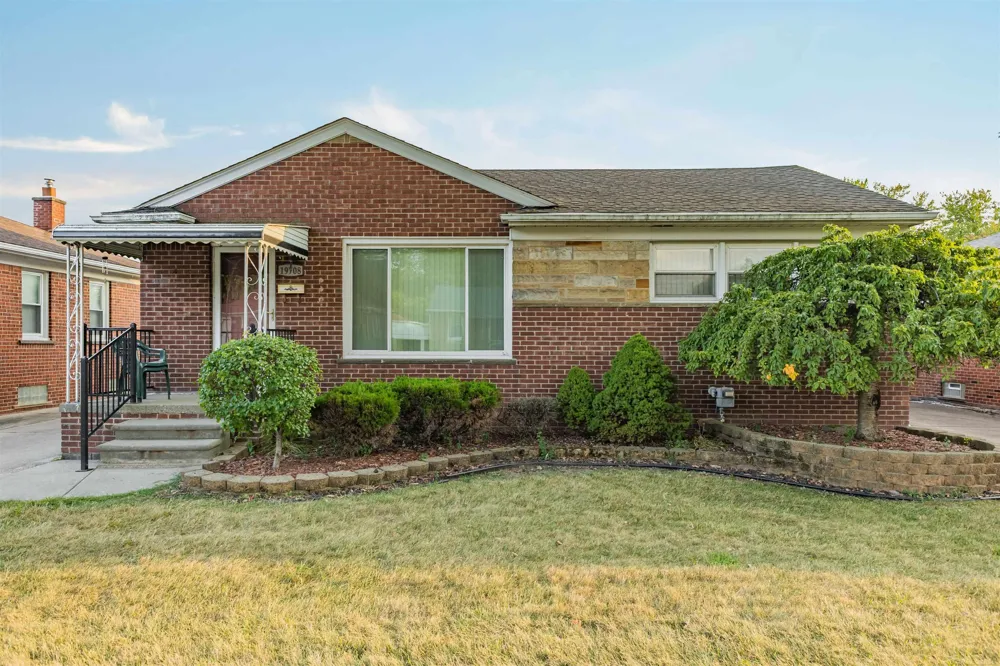 19708 California Street St Clair Shores City, MI 48080