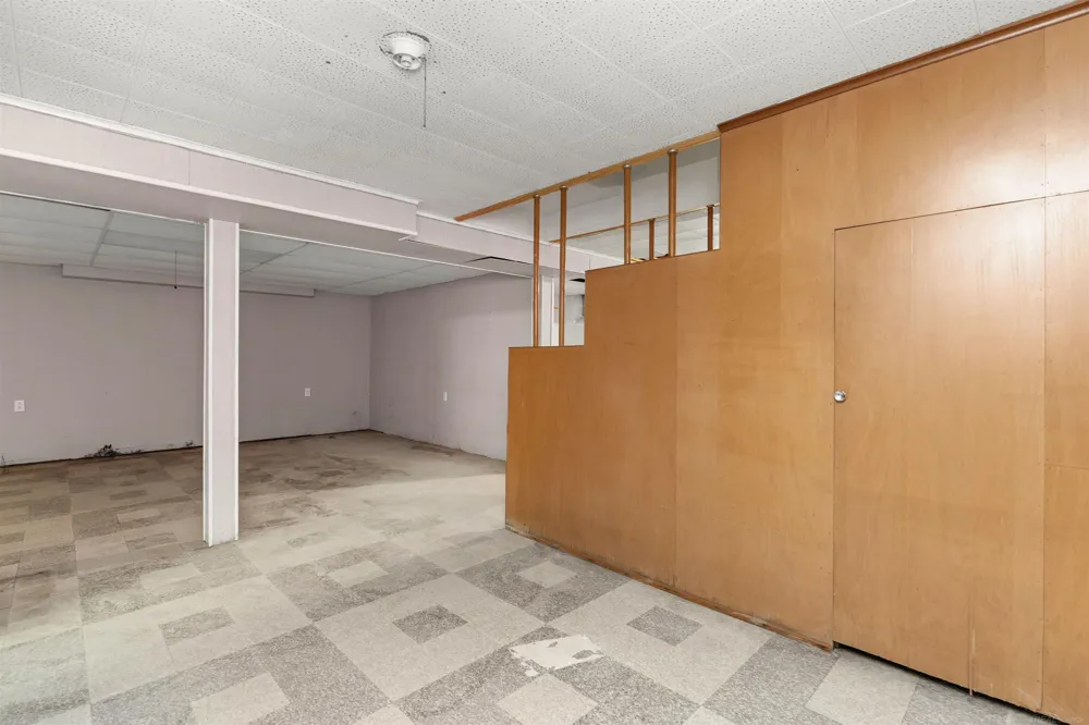 19708 California Street St Clair Shores City, MI 48080