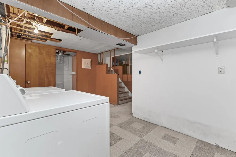 19708 California Street St Clair Shores City, MI 48080