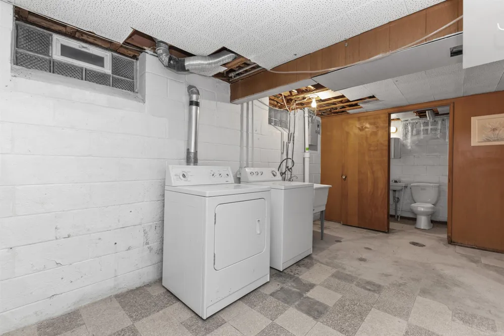 19708 California Street St Clair Shores City, MI 48080