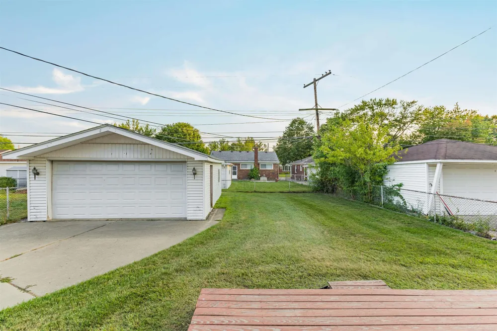 19708 California Street St Clair Shores City, MI 48080