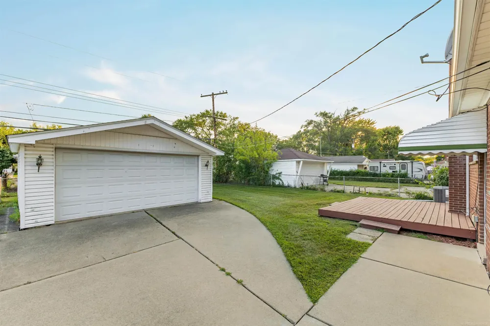 19708 California Street St Clair Shores City, MI 48080